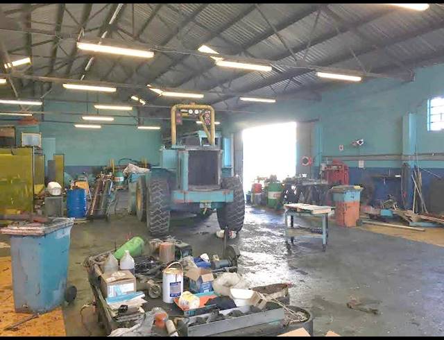 1,231M² FACTORY TO LET IN PAARDEN EILAND